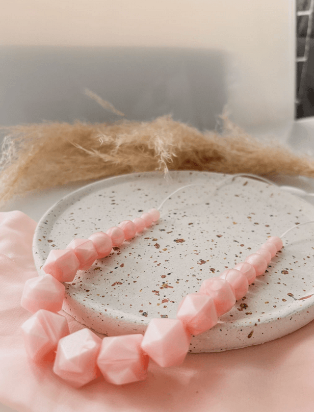 Pink Pearly - Collier d'allaitement, de portage et de dentition rose nacré