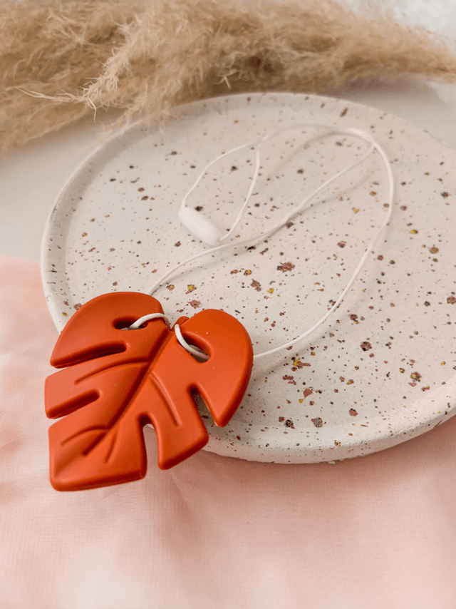 Pendentif feuille de Monstera en silicone, TDAH, TSA, Dys, collier anxiété, collier sensoriel, machouilleurs