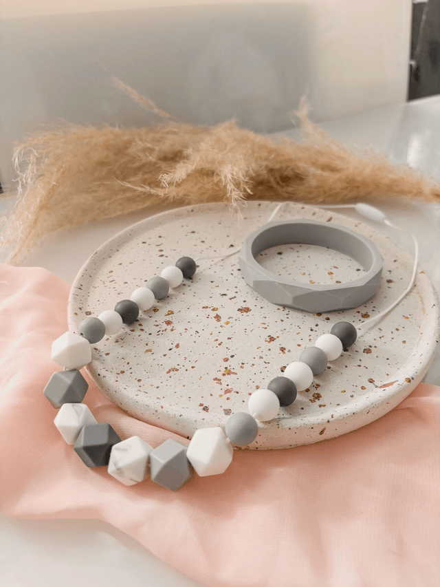 Gray - Collier d'allaitement, de portage et de dention 
