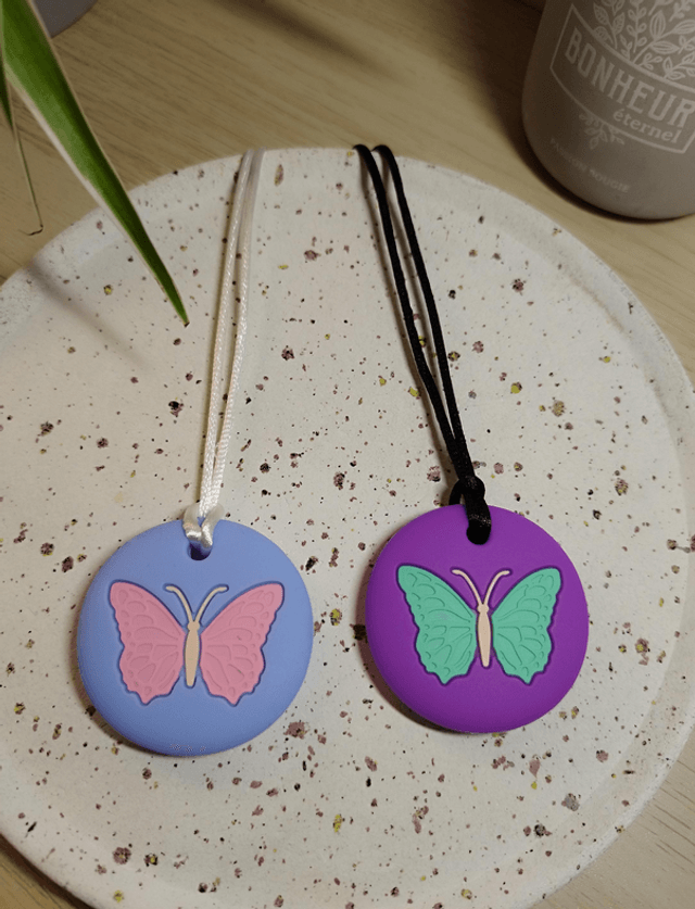 Pendentif Papillon en silicone | Collier sensoriel à mastiquer, machouilleurs | TDAH, TSA, Dys