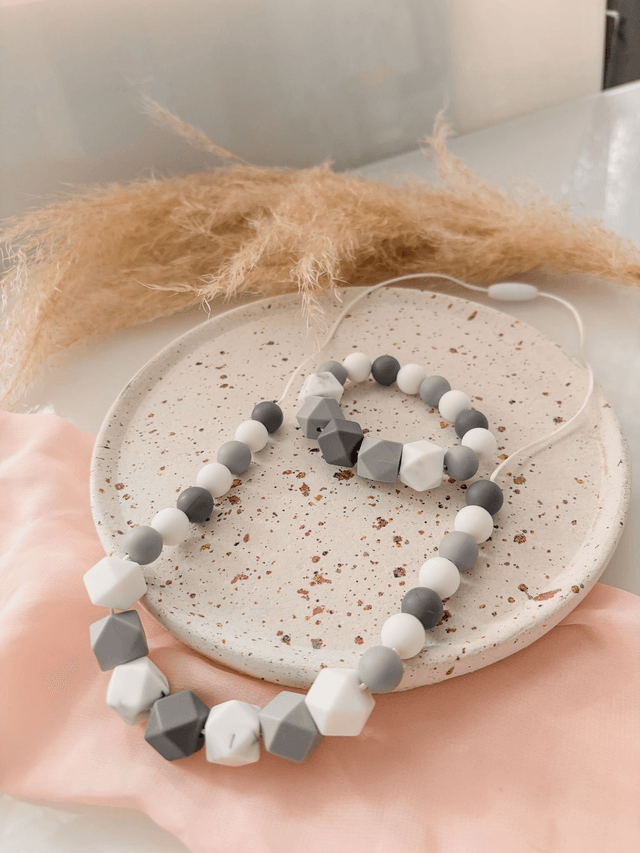 Gray - Collier d'allaitement, de portage et de dention 