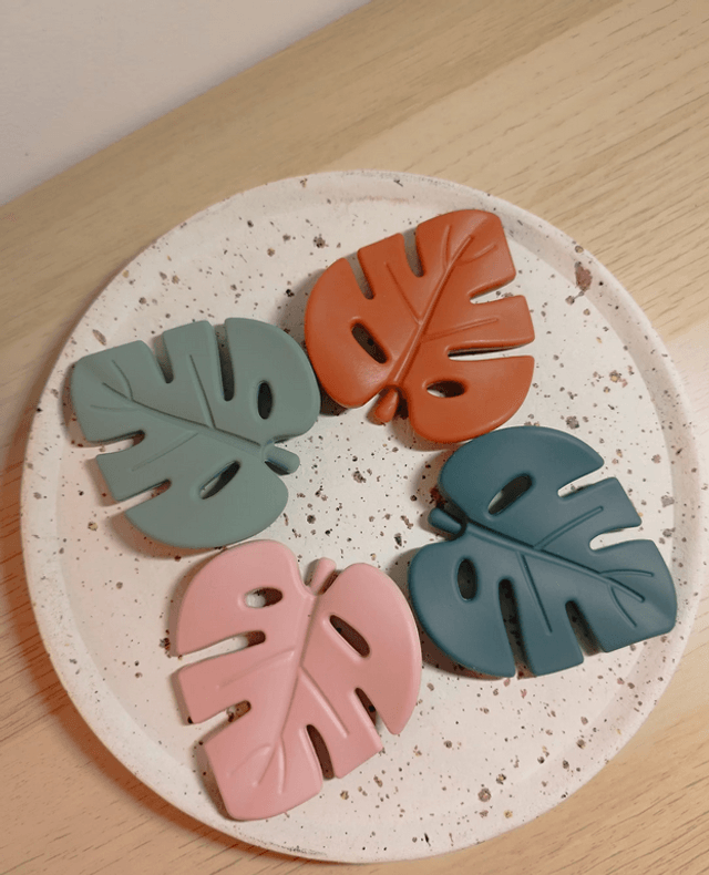 Pendentif feuille de Monstera en silicone, TDAH, TSA, Dys, collier anxiété, collier sensoriel, machouilleurs