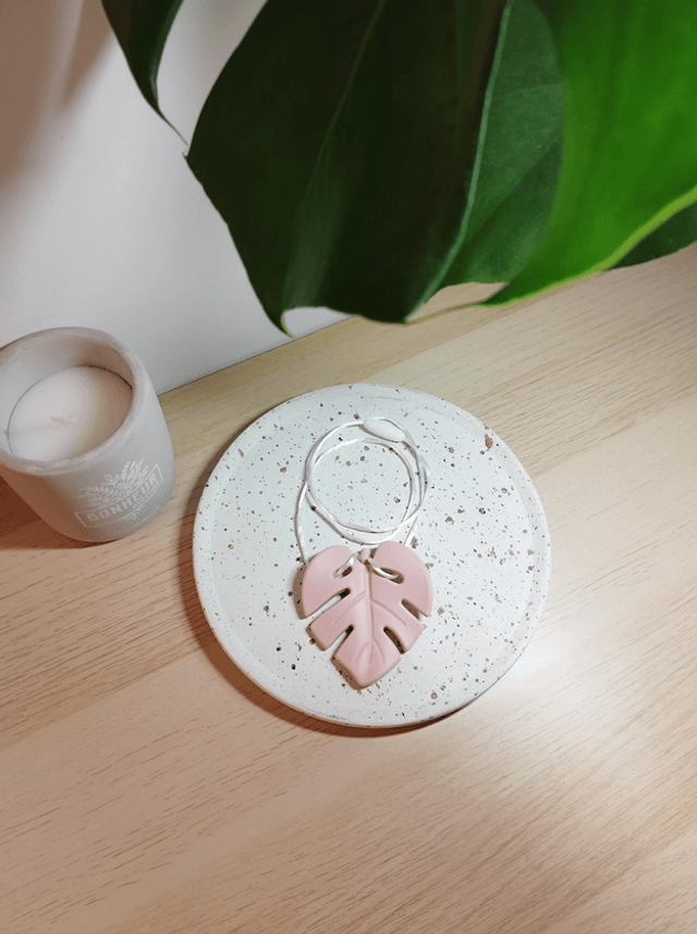 Pendentif feuille de Monstera en silicone, TDAH, TSA, Dys, collier anxiété, collier sensoriel, machouilleurs