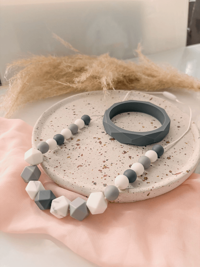 Gray - Collier d'allaitement, de portage et de dention 