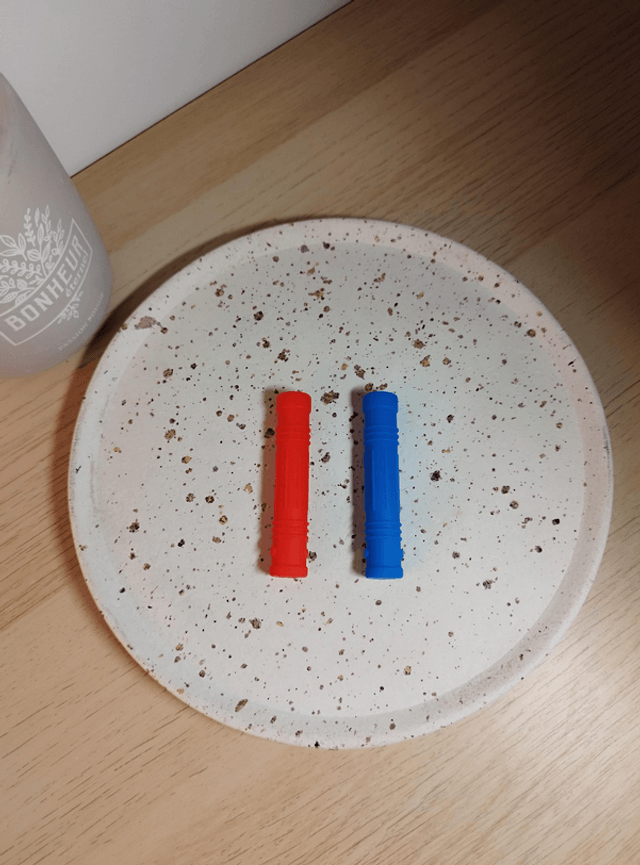 Embout à mâcher en silicone pour stylos et crayons – 6 modèles texturés | Accessoire sensoriel TDAH, TSA, anxiété, stress