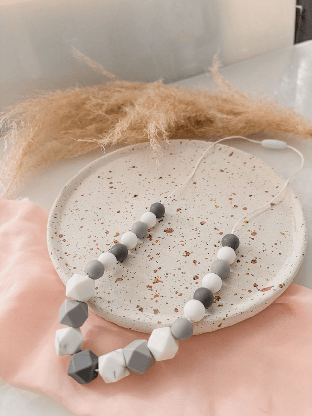 Gray - Collier d'allaitement, de portage et de dention 